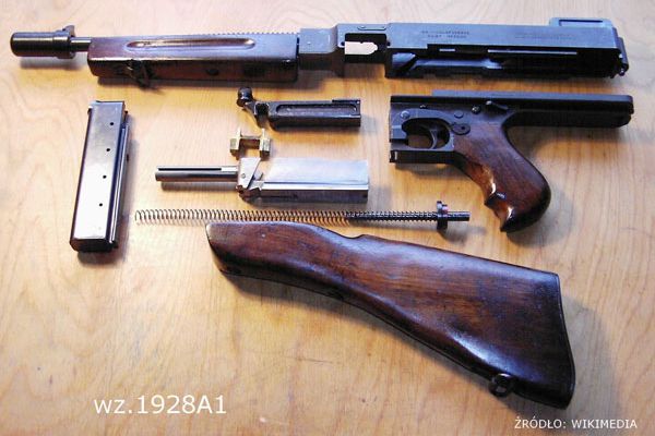 uzbrojenie-karabin-thompson-duze-032DB1DB9E-85BE-4842-B66D-2F592F65C181.jpg