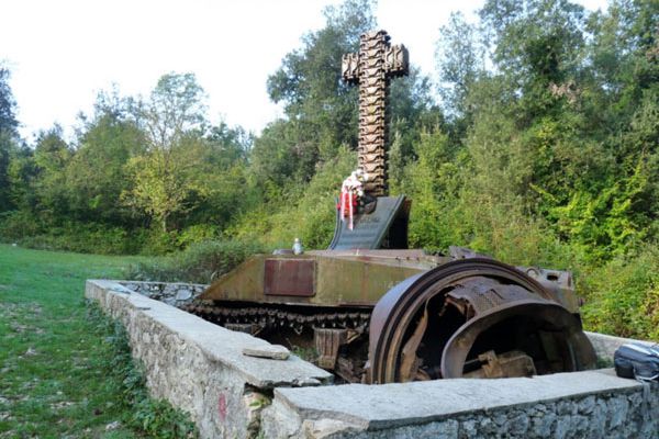 18-duze-pomnik-skorpionD44CD1AA-B332-4BF9-B60D-FF6A7E5CD76D.jpg