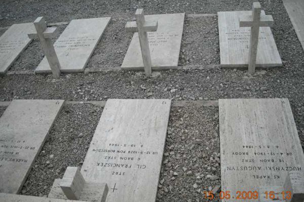 cmentarz-polakow-97-duzeE7D7D5CC-FB50-4B8B-BC42-05111D69ECAD.jpg